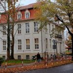 Biblioteka budynek jesień