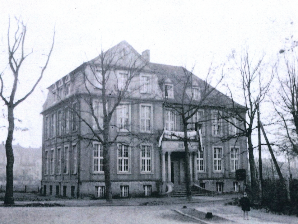 budynek biblioteki po wojnie